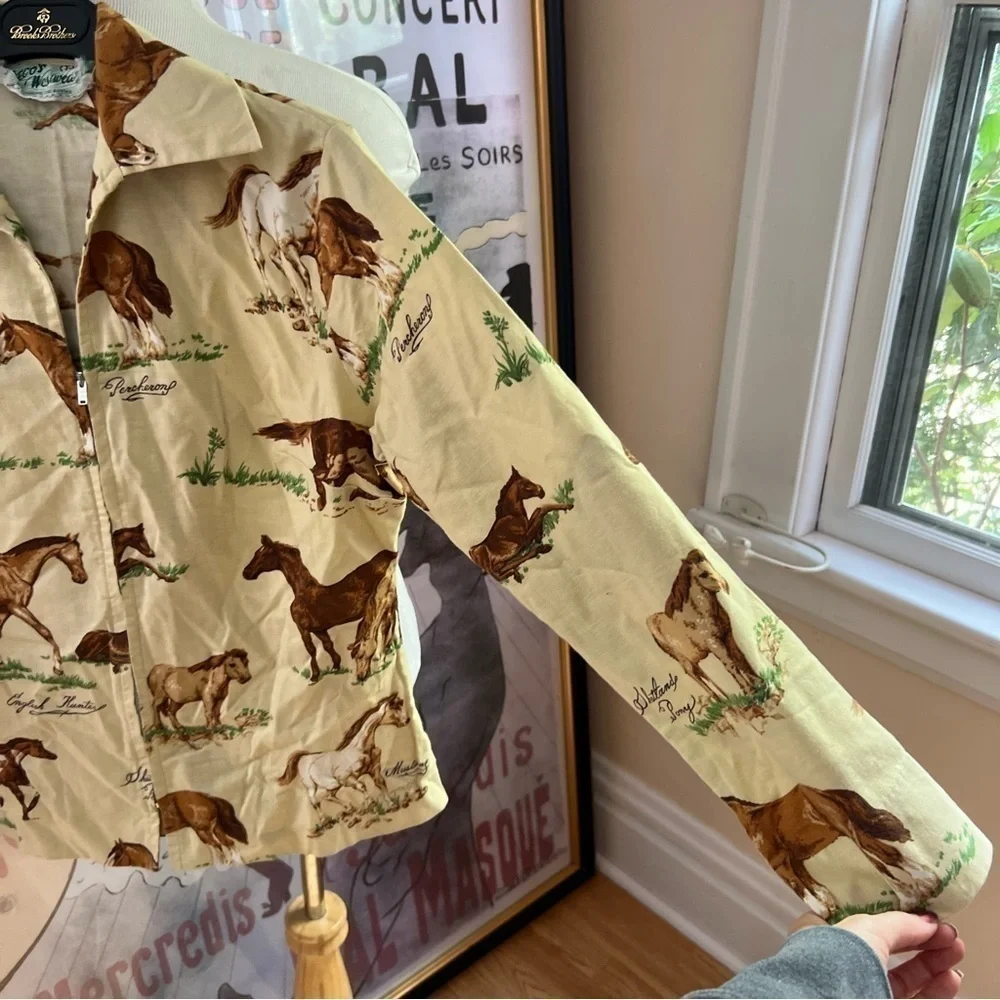 Tregos Westwear Rare Vintage Tan, Brown, Green All Over Horse Print Zip Up Shirt